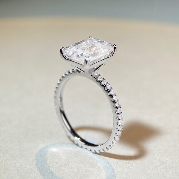 NEW: 4 Carat Simulated Diamond Ring*Sterling Silver*Engagement Ring* - Picture 3 of 5